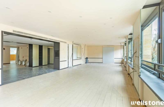 A LOUER Bureaux 198m2 ref 1241730-0L