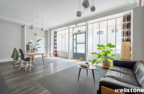 A LOUER Bureaux 241m2 ref 1462057-0L