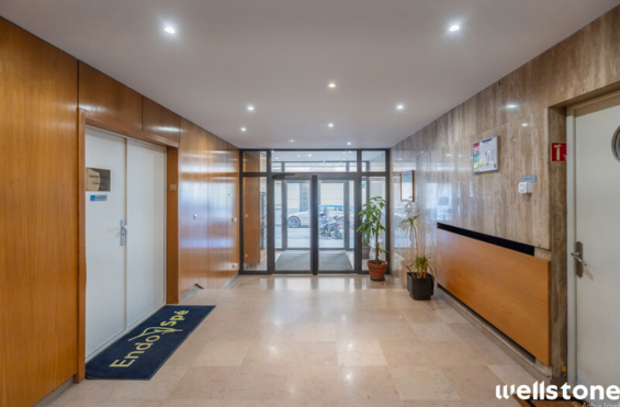 A LOUER Bureaux 297m2 ref 2149517-0L