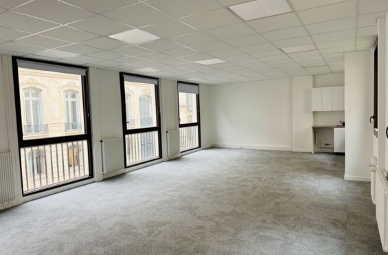 A LOUER Bureaux 67m2 ref 2156355-0L